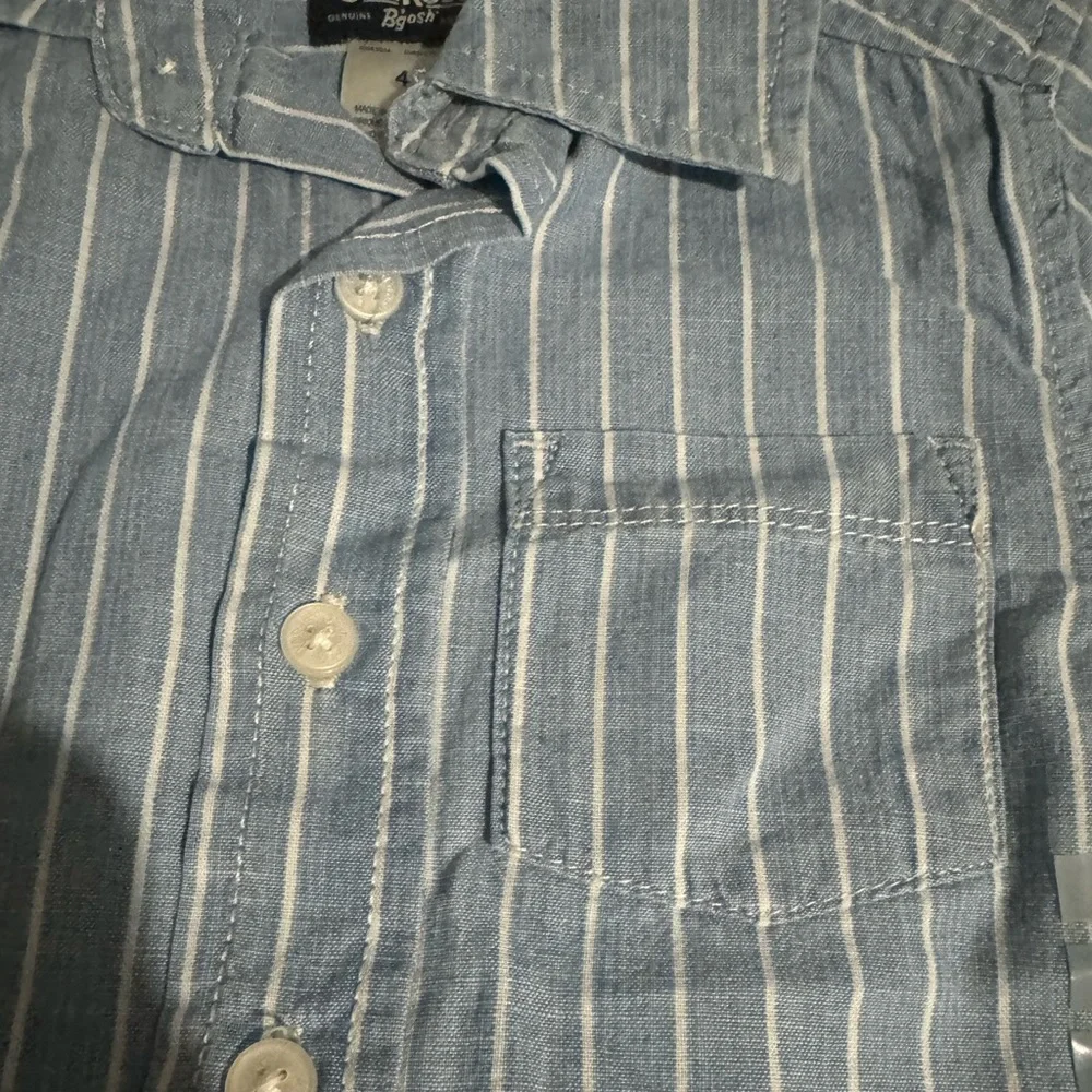 Oshkosh toddler boy button up - Picture 3 of 3